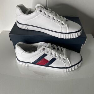 NWOT Tommy Hilfiger ELEANI2 White Multi LL Shoes Size 7M